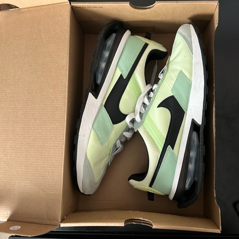 Women’s Nike Air Max Pre Day